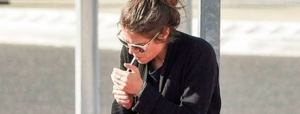 Charlotte Casiraghi fume