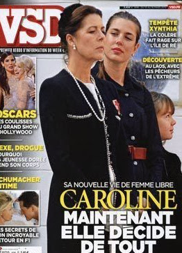 caroline-de-monaco-defiee-charlotte-casiraghi-regard-en-dit-long