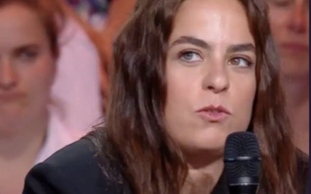 Anthony Delon lance un message d'apaisement à Anouchka malgré la « guerre fratricide » 