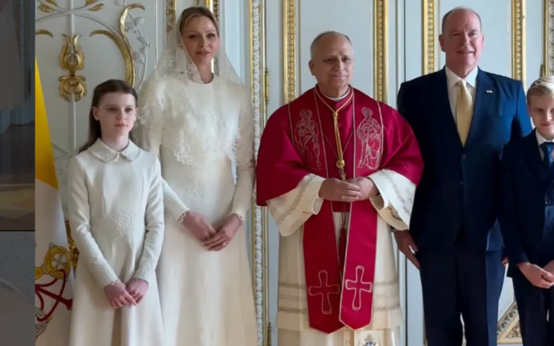 Charlène de Monaco et Gabriella en blanc devant le Pape : le secret de ce privilège rare