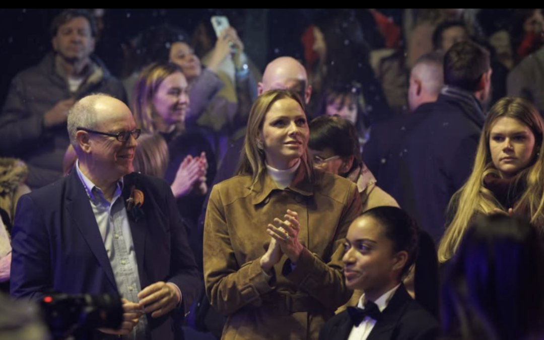 Adieu la tristesse : Charlène de Monaco irradie de bonheur aux côtés d'Albert pour un Noël solidaire