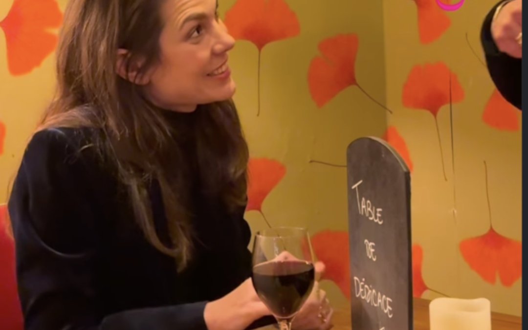 Charlotte Casiraghi, séance dédicaces chic sans Nicolas Mathieu dans le Marais