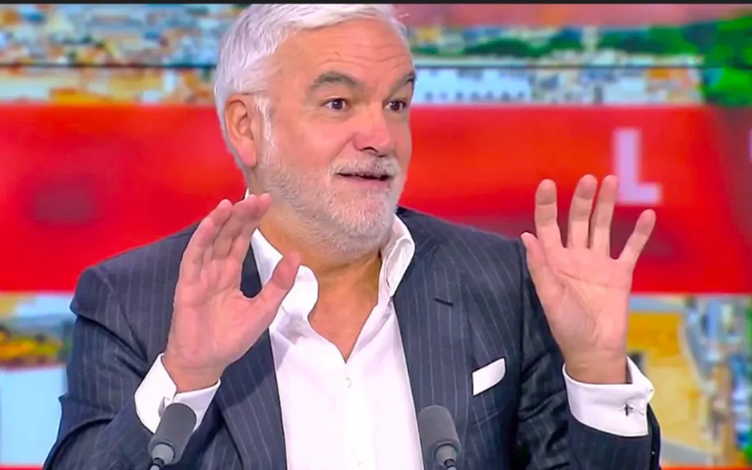 CNews : Pascal Praud s'écarte face à Gauthier Le Bret 