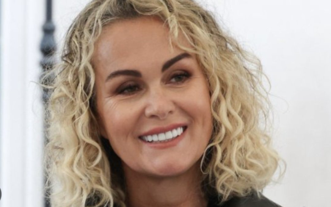 Laeticia Hallyday : envolée amoureuse vers les tropiques avec Serge