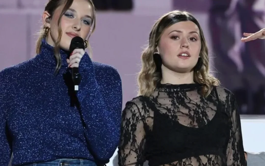 Les Enfoirés : Marine et Helena (Star Academy) défendues contre Dave