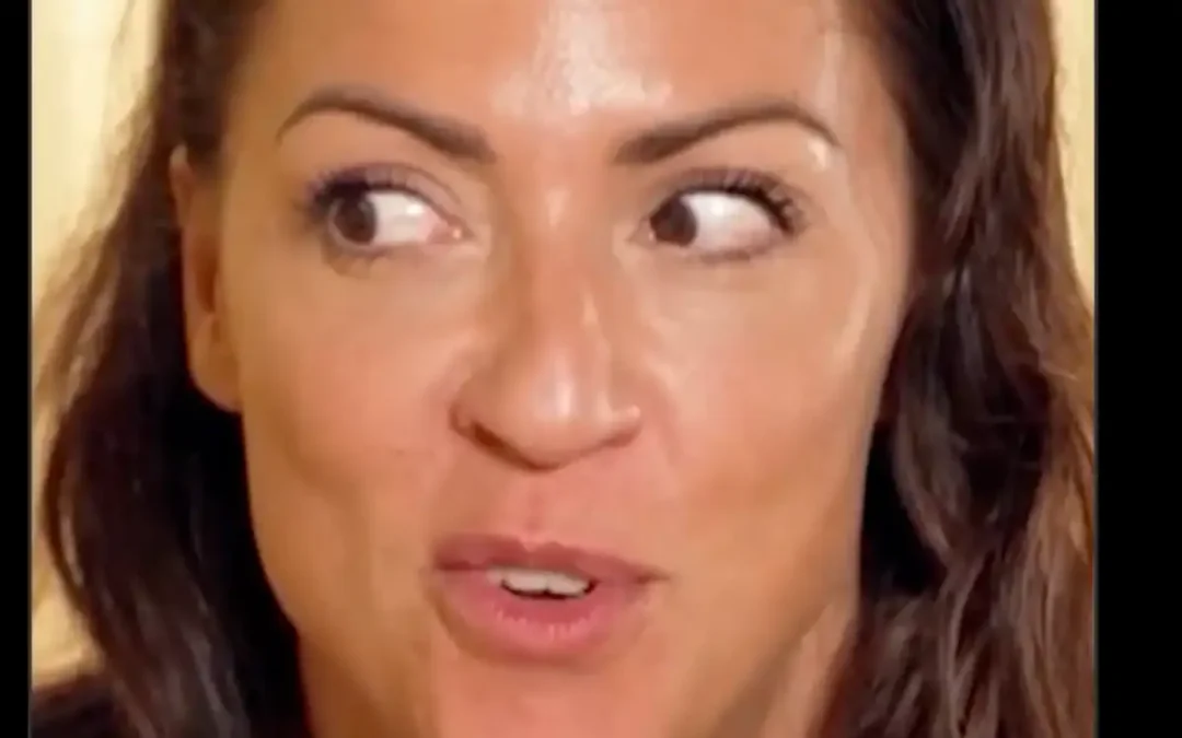 « Mariés au premier regard » : le slip de bain d'Alexandre crée le malaise chez Perrine