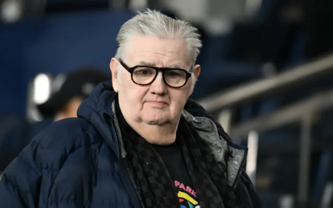 Michel Drucker pris pour cible par Pierre Ménès malgré la maladie