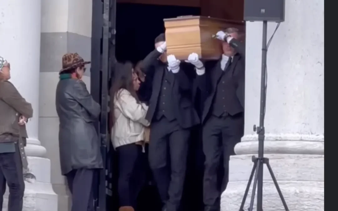 Obsèques d'Isabelle Mergault : le rôle de ses filles Maya et Iris lors de la cérémonie au Père-Lachaise