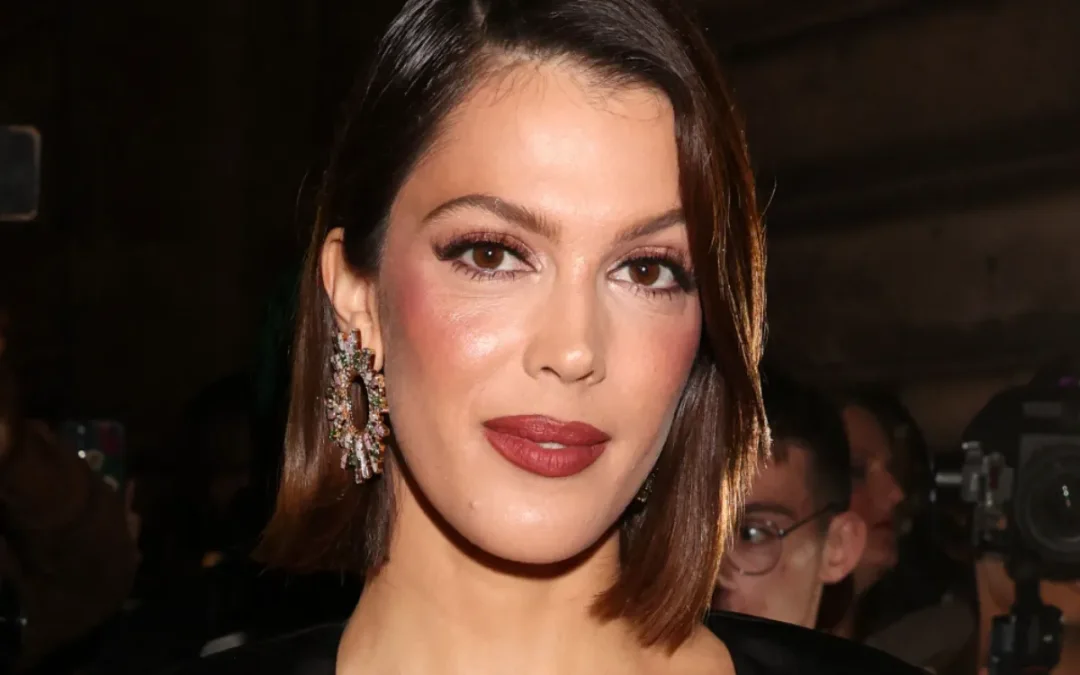 « Toujours avec cette « mante » ? » : Iris Mittenaere prise pour cible par les fans d'Antoine Dupont !