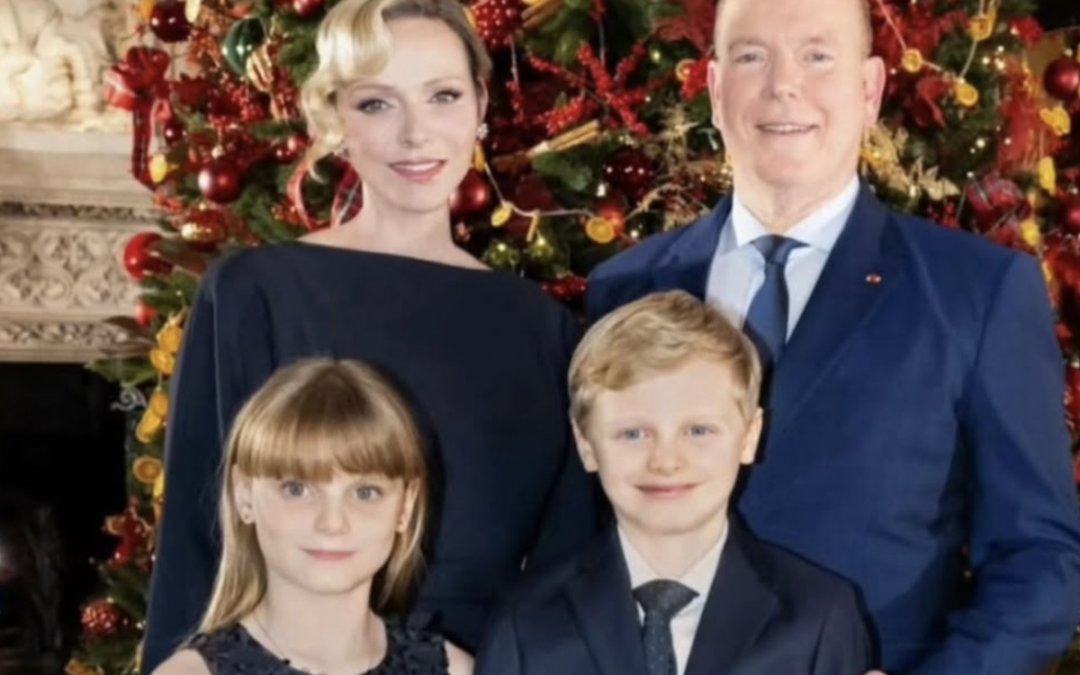 Les vœux complices d'Albert et Charlène de Monaco pour 2026, élégance sobre et un message tourné vers l'avenir 
