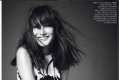 Carla Bruni en veut à Vanity Fair qui lui a saboté sa chan­son