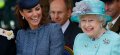 Elizabeth II ne possède ni passe­port ni permis de conduire
