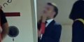 Brigitte Macron gifle le président dans l'avion (vidéo)