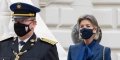 Caroline de Monaco imperturbable face aux violentes attaques, placide derrière Albert à la cour d'honneur du Palais