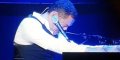 Dany Boon fond en larmes sur scène en pensant à Johnny Hallyday (vidéo)
