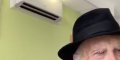 Elie Semoun brisé après l'enterrement de son père (vidéo)
