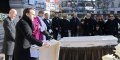 Emma­nuel Macron réplique à ceux qui trou­vaient « abject » son hommage à Johnny Hally­day