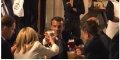 Emmanuel Macron et son épouse "descendent" une mousse à Bruxelles (photo)