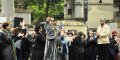 L'hommage d'Izia Higelin aux obsèques de son père (vidéo)