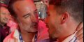 Jean Dujardin célèbre avec Antoine Dupont la victoire des Bleus aux JO