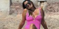 Karine Ferri ose le rose : un sublime maillot de bain choisi par sa fille !