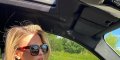 Kelly Vedovelli dévoile son bolide, « cadeau » de Cyril Hanouna, commentaire de Jean-Miche Maire (photo)