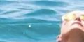 Laeticia Hallyday pète le feu avec de l'Aquabike (vidéo)