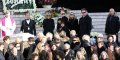 Pourquoi Laura Smet et David Hally­day n'étaient pas assis à côté de Laeti­cia ?