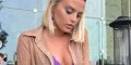 Le séjour de Kelly Vedovelli au Bahreïn perturbé par la fille de Laeticia Hallyday, un commentaire ravive la controverse