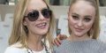 Lily-Rose Depp et Vanessa Paradis super complices à Paris, une vidéo dévoilée
