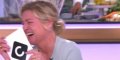  Malaise dans C à Vous : Anne-Elisabeth Lemoine bafouille sur la rencontre de Laeticia Hallyday avec Johnny (vidéo)