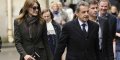 Nicolas Sarkozy et Carla Bruni unis dans la douleur aux obsèques d'Andrée Sarkozy