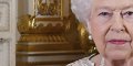 Elisabeth II, une fausse note, son côté bling-bling à Noël dérange (photo)