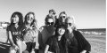 Laeticia Hallyday retrouve goût à la vie avec ses filles à la plage (photo)