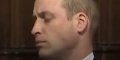 Epuisé, Prince William s'endort en pleine messe (vidéo)
