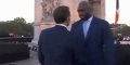 Quand Macron ajuste la cravate de Teddy Riner sous les caméras (vidéo)