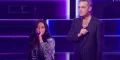 Star Academy - Anisha, regard vague, son étrange face à face avec Robbie Williams
