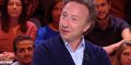 Stéphane Bern cible un jour­na­liste de Quoti­dien proche d'Emma­nuel Macron