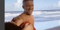 Tina Kunakey et Vincent Cassel super amoureux à la plage (vidéo)