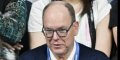 Un pin's royal offert par Albert de Monaco aux JO 2024