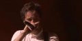 Vianney fond en larmes lors de son concert à l'AccorHotels Arena (vidéo)