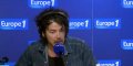 Yarol Poupaud évoque sa relation familiale avec Johnny Hallyday (vidéo)