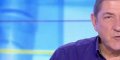 Yves Calvi, agressif et lunaire, un « geste », inopportun avec Kylian Mbappé ne passe pas