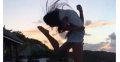 Jade Hallyday impressionne Laeticia avec un saut gracieux de danseuse (vidéo)