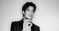 Louis Garrel, le compagnon de Laetitia Casta, méconnaissable en Jean-Luc Godard (photo)