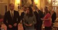 Kate Middleton affiche de belles rondeurs pour son retour sur la scène médiatique (vidéo)
