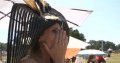 L'an­goisse de Sophie Thal­mann après la chute de son mari de son cheval en pleine course (Vidéo)