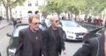 Johnny Hally­day « gêné » aux obsèques de Mireille Darc - Julien Cour­bet le comprend (vidéo)