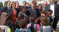 Emmanuel Macron mécontent de son salaire à l'Elysée ? Une drôle de rélfexion devant les enfants (vidéo)
