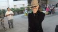 Vanessa Paradis et Samuel Benchetrit débarquent à Los Angeles (vidéo)